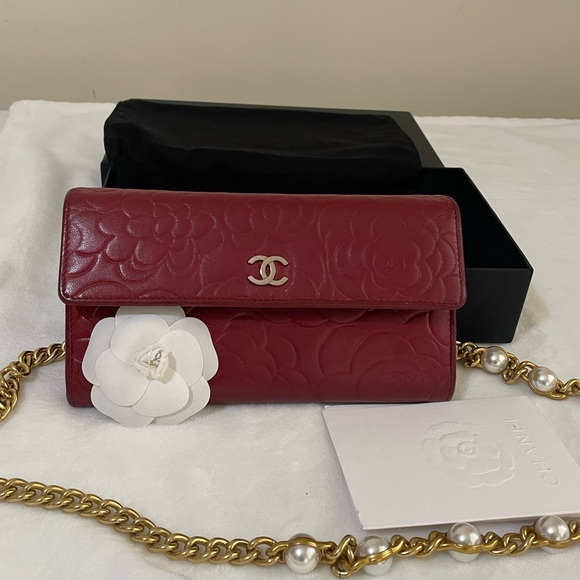 Chanel Lambskin Camellia Embossed wallet - Picture 5 of 16
